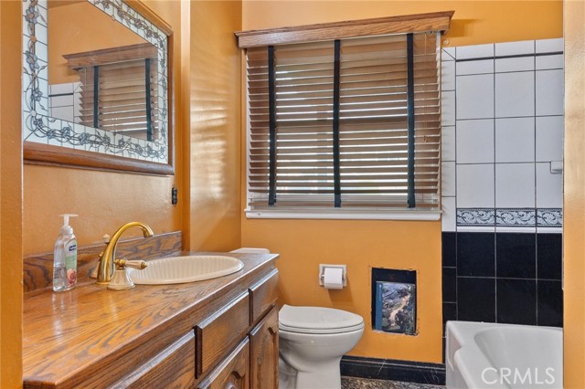 Detail Gallery Image 10 of 19 For 4219 Sebren Ave, Lakewood,  CA 90713 - 4 Beds | 2 Baths