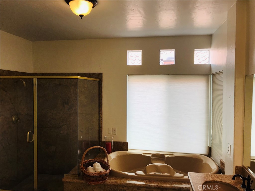 https://media.crmls.org/medias/5427087c-b833-4a36-8fc7-fcaf23f86588.jpg?preset=X-Large