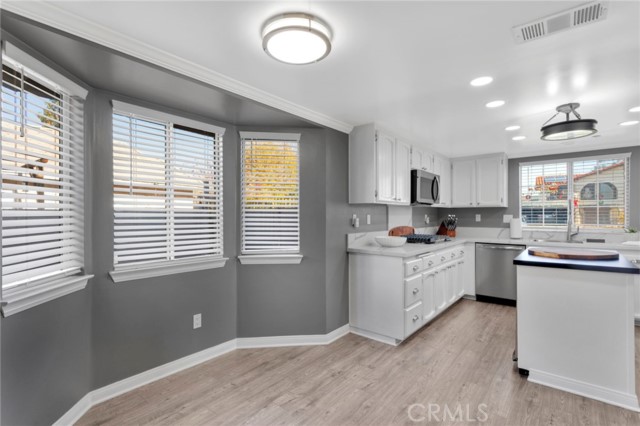 Detail Gallery Image 12 of 50 For 18570 Niagara, Victorville,  CA 92395 - 4 Beds | 3 Baths