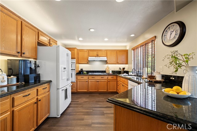 13139 Derby Avenue, Chino CA: https://media.crmls.org/medias/5427b88f-0107-4e18-87b0-48096d9c4c4b.jpg