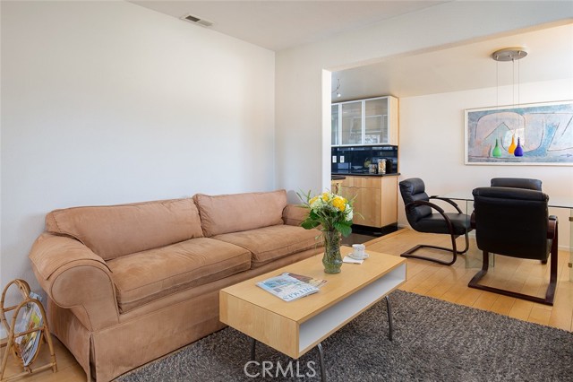 301 N Hudson Avenue, Pasadena CA: https://media.crmls.org/medias/5427c09d-ce06-4963-8814-0de7a2379c19.jpg