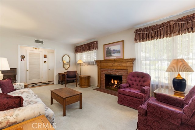 Detail Gallery Image 4 of 37 For 2900 Manhattan Ave, La Crescenta,  CA 91214 - 3 Beds | 2 Baths