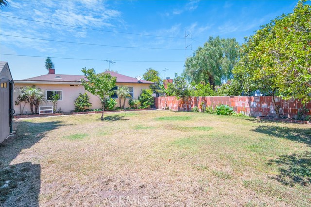 11028 Condon Avenue, Inglewood CA: https://media.crmls.org/medias/542856dd-afb4-4b67-ac63-bbe7fb15e697.jpg