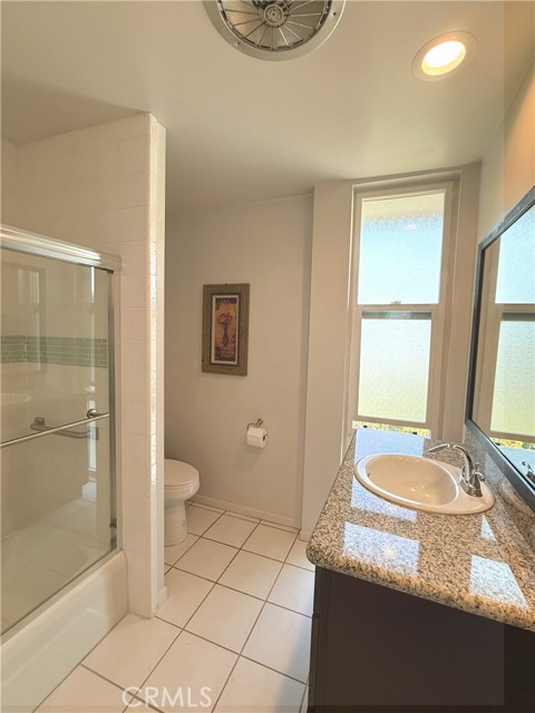 5216 Lindley Avenue, Encino CA: https://media.crmls.org/medias/542968a0-dbbb-46e5-a633-1181d990cd61.jpg