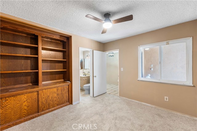 9946 Ruffner Avenue, North Hills CA: https://media.crmls.org/medias/54296fda-b3a4-4299-b289-a804ed54f0ce.jpg