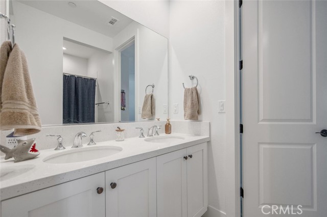 27751 Reel Lane, Stevenson Ranch CA: https://media.crmls.org/medias/542a2e0d-0835-4562-a952-d4e693e81a1e.jpg