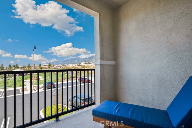16540 Wyndham Lane, Fontana CA: https://media.crmls.org/medias/542a6273-363b-4c07-ac9c-2068aea644e5.jpg