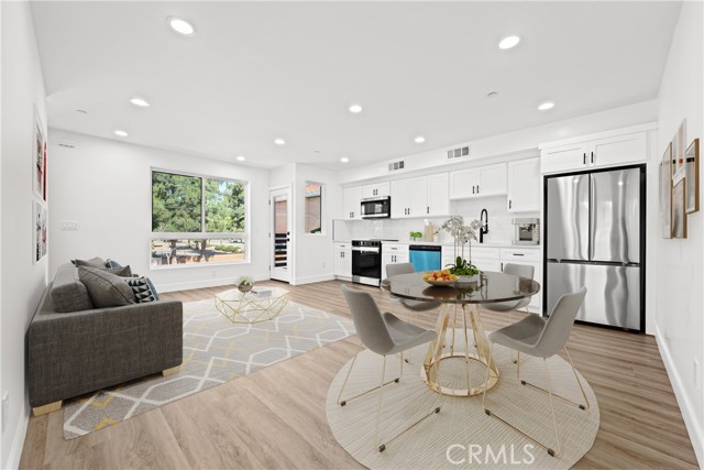 6702 Kester Avenue, Van Nuys CA: https://media.crmls.org/medias/542aa858-2420-46d4-8021-b4bbd45a39ea.jpg