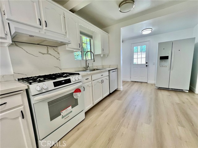Detail Gallery Image 3 of 34 For 12987 Correnti St, Pacoima,  CA 91331 - 3 Beds | 2 Baths
