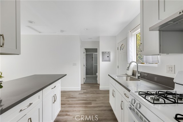 6219 1/2 Agnes Avenue, North Hollywood CA: https://media.crmls.org/medias/542beddc-b917-4d61-9b99-4442fe5c8867.jpg