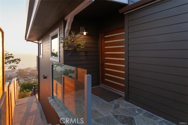 Detail Gallery Image 3 of 38 For 2192 Crestview Dr, Laguna Beach,  CA 92651 - 3 Beds | 3/1 Baths