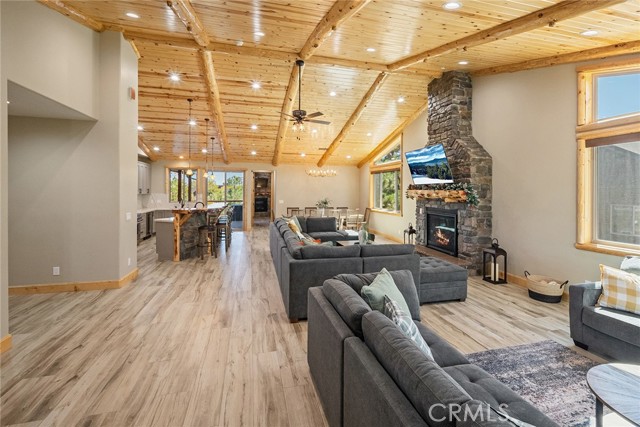 1658 Tuolumne Road, Big Bear City CA: https://media.crmls.org/medias/542cd5a1-e10c-4f49-ba3b-f184680cf0fd.jpg