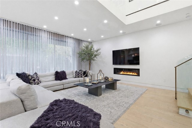 Detail Gallery Image 6 of 48 For 4545 Stern Ave, Sherman Oaks,  CA 91423 - 6 Beds | 5/1 Baths