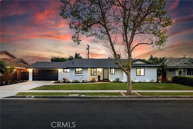 Detail Gallery Image 1 of 51 For 2104 N Greenbrier St, Santa Ana,  CA 92706 - 3 Beds | 2 Baths
