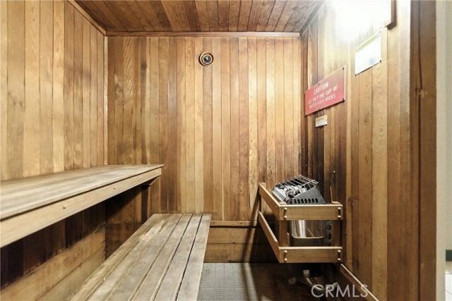 18221 Andrea N Circle, Northridge CA: https://media.crmls.org/medias/542d26c1-9ebe-4491-ab3d-452d3c5047a0.jpg