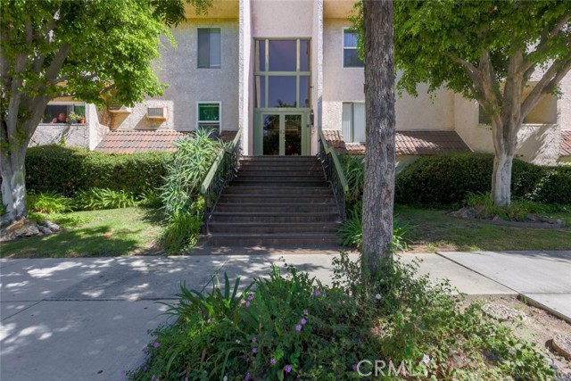 409 Burchett Street, Glendale CA: https://media.crmls.org/medias/542d46f3-6ff0-4e6c-a918-9fed0a503623.jpg