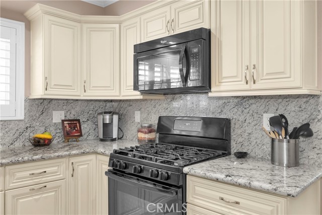 Detail Gallery Image 12 of 28 For 12111 Reagan St, Los Alamitos,  CA 90720 - 3 Beds | 3 Baths