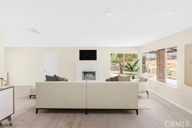Detail Gallery Image 2 of 20 For 16509 Mackennas Gold Ave, Palmdale,  CA 93591 - 3 Beds | 2 Baths