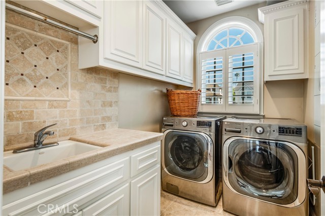 595 35th Street, Manhattan Beach, California 90266, 6 Bedrooms Bedrooms, ,4 BathroomsBathrooms,Residential,Sold,35th,SB22117644