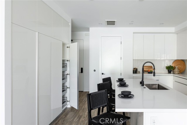118 Astronaut Ellison S Onizuka Street, Los Angeles CA: https://media.crmls.org/medias/542eef4f-fae3-4c5d-9cc4-1694821b3149.jpg