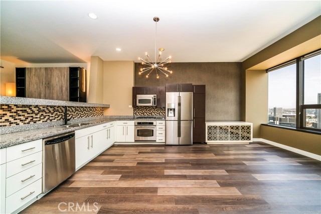 Detail Gallery Image 6 of 20 For 1100 Wilshire Bld #2707,  Los Angeles,  CA 90017 - 1 Beds | 1 Baths
