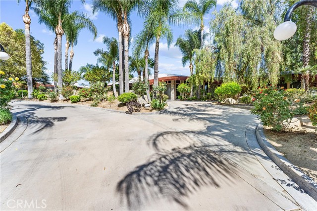 2360 Boulder Bluffs Court, Riverside CA: https://media.crmls.org/medias/54300ddf-90bf-4226-bb5a-255ab12303ae.jpg