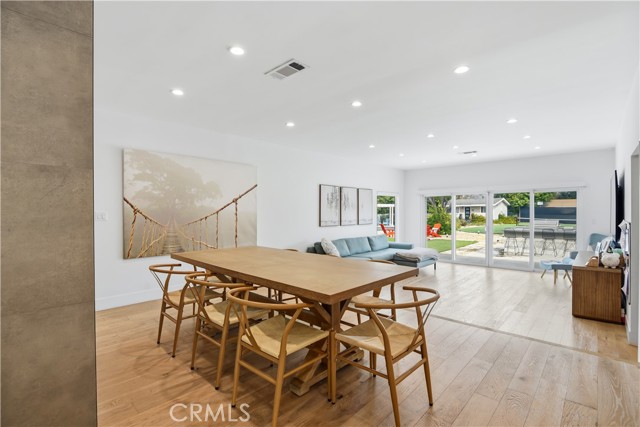 Detail Gallery Image 16 of 53 For 22637 Erwin St, Woodland Hills,  CA 91367 - 6 Beds | 5/1 Baths