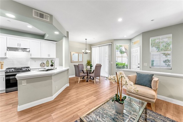 Detail Gallery Image 15 of 50 For 304 Birch Grove, Irvine,  CA 92618 - 2 Beds | 2/1 Baths