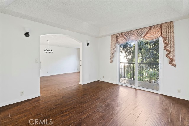 5333 Zelzah Avenue, Encino CA: https://media.crmls.org/medias/54317316-f7de-4906-b065-9d4af118c615.jpg