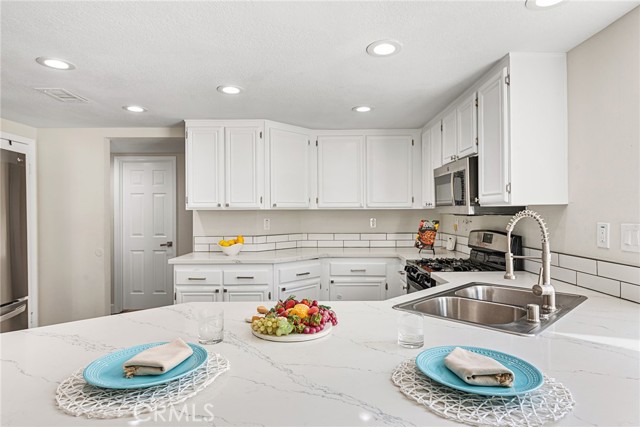 Detail Gallery Image 10 of 34 For 39851 Wild Canary, Murrieta,  CA 92562 - 3 Beds | 2/1 Baths