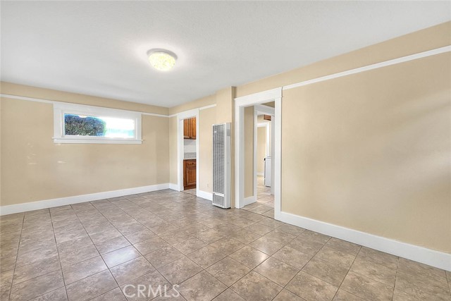 656 E Columbia, Pomona CA: https://media.crmls.org/medias/54331e5b-888e-453c-a275-c44290a7d5a3.jpg