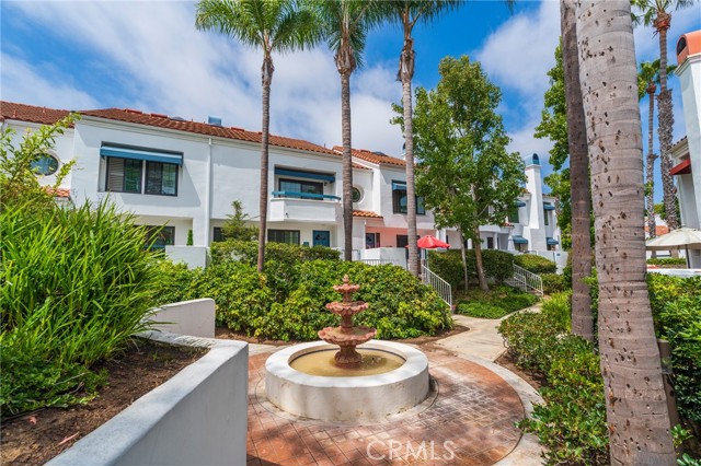 Detail Gallery Image 2 of 43 For 19561 Pompano Ln #104,  Huntington Beach,  CA 92648 - 4 Beds | 2/1 Baths