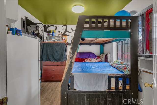 11513 S San Pedro, Los Angeles CA: https://media.crmls.org/medias/5433c7b6-4bf1-4fe4-8c48-2ad1b7d842b2.jpg