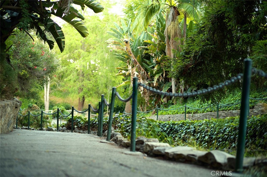 https://media.crmls.org/medias/543455d8-efbc-405c-92c6-a6d4e07ad461.jpg?preset=X-Large