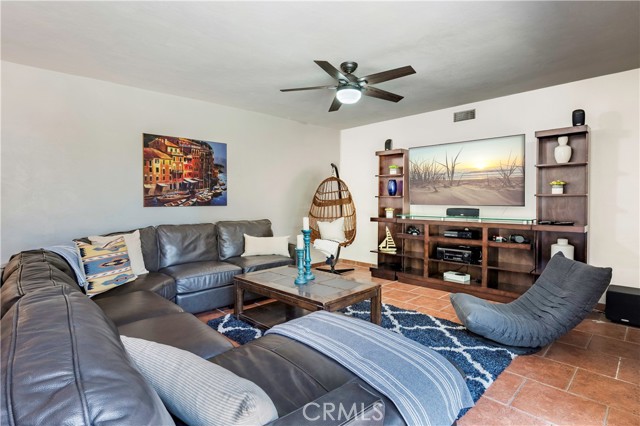 1335 Crestview Avenue, Seal Beach CA: https://media.crmls.org/medias/54347f0a-547c-4d6e-a726-bd893218c07b.jpg