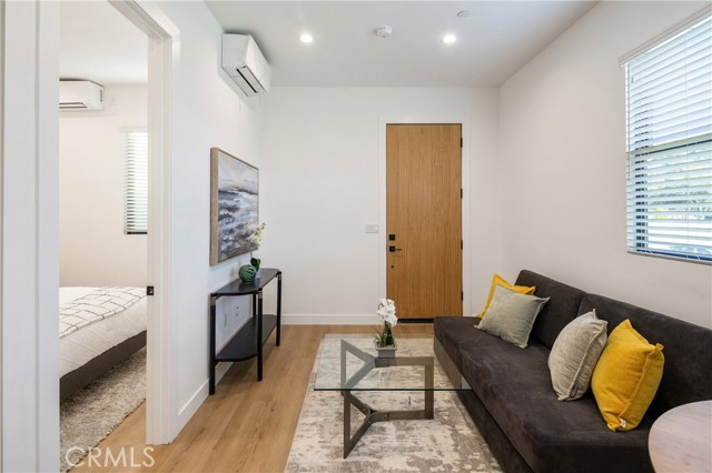 20109 Archwood Street, Winnetka CA: https://media.crmls.org/medias/5434f3c7-6b45-416f-bdcc-626fe7a610d4.jpg