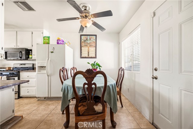 Detail Gallery Image 4 of 20 For 1025 Dixie, Hemet,  CA 92543 - 3 Beds | 2 Baths