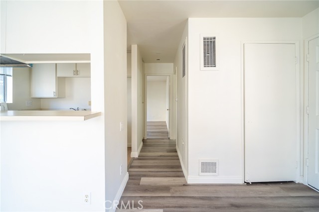 Detail Gallery Image 6 of 11 For 615 Utica, Huntington Beach,  CA 92648 - 1 Beds | 1 Baths