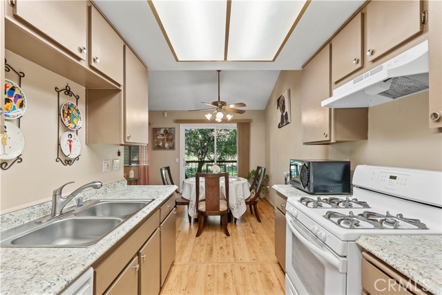 Detail Gallery Image 9 of 29 For 3204 Little Mountain Dr #B,  San Bernardino,  CA 92405 - 3 Beds | 2 Baths