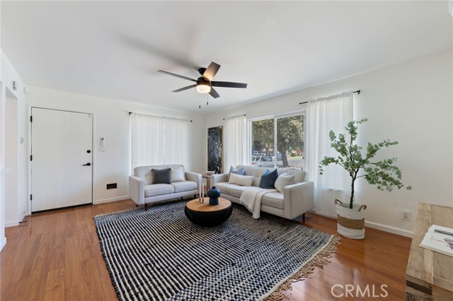 5536 Linden Avenue, Long Beach CA: https://media.crmls.org/medias/54395517-2309-4e0c-8c18-89e50698304e.jpg
