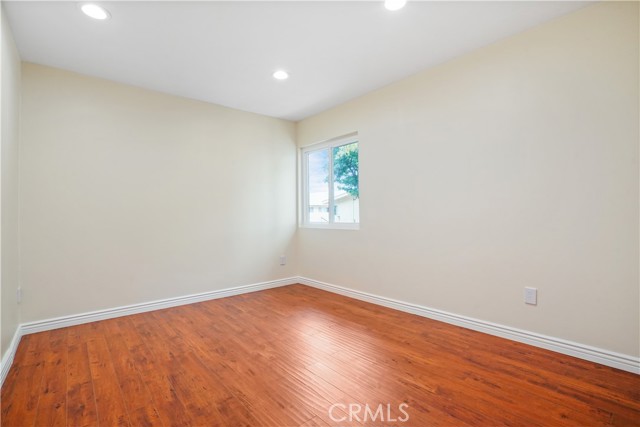 Detail Gallery Image 19 of 47 For 8111 Canby Ave #1,  Reseda,  CA 91335 - 4 Beds | 2/1 Baths