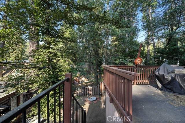 373 Redwood Lane, Crestline CA: https://media.crmls.org/medias/543a133d-d3a5-4b9c-8767-24bc63548ee1.jpg