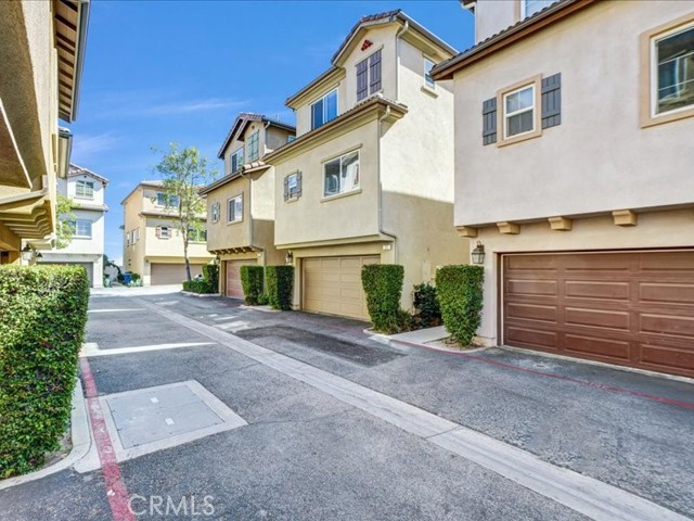 Detail Gallery Image 26 of 27 For 6840 De Celis, Lake Balboa,  CA 91406 - 3 Beds | 4 Baths