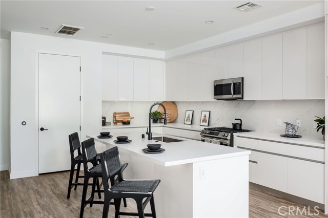 118 Astronaut Ellison S Onizuka Street, Los Angeles CA: https://media.crmls.org/medias/543aa7ea-6ff8-4cdc-af1c-2d6b283fc0a8.jpg