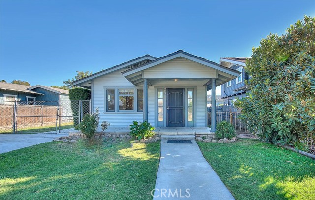 656 E Columbia, Pomona CA: https://media.crmls.org/medias/543ac968-cbc2-477f-8712-55b49cee38a1.jpg