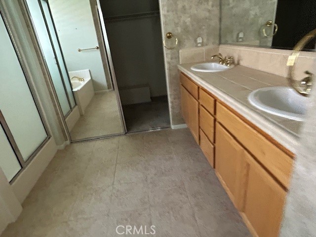 https://media.crmls.org/medias/543b4c10-84ab-4903-99bc-d98bcfe80ee7.jpg?preset=X-Large