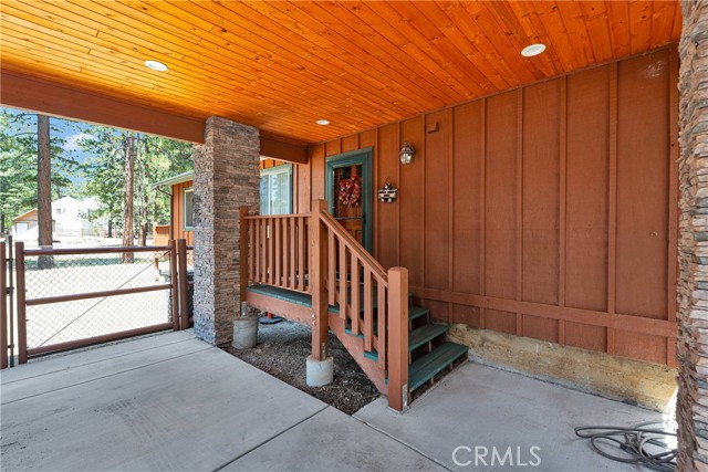 Detail Gallery Image 3 of 31 For 128 Crater Lake Rd, Big Bear Lake,  CA 92315 - 3 Beds | 2 Baths