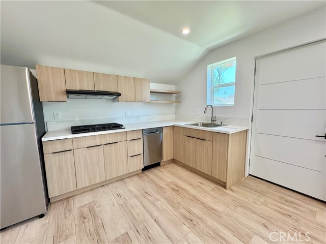 Detail Gallery Image 5 of 16 For 22301 1/2 Marlin Pl, Canoga Park,  CA 91303 - 1 Beds | 1 Baths