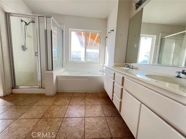 Detail Gallery Image 13 of 21 For 14351 via Roca, Victorville,  CA 92392 - 4 Beds | 2 Baths