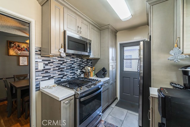 6933 Delta Avenue, Long Beach CA: https://media.crmls.org/medias/543d4637-512c-45a9-88ee-f314cbc0d7bc.jpg